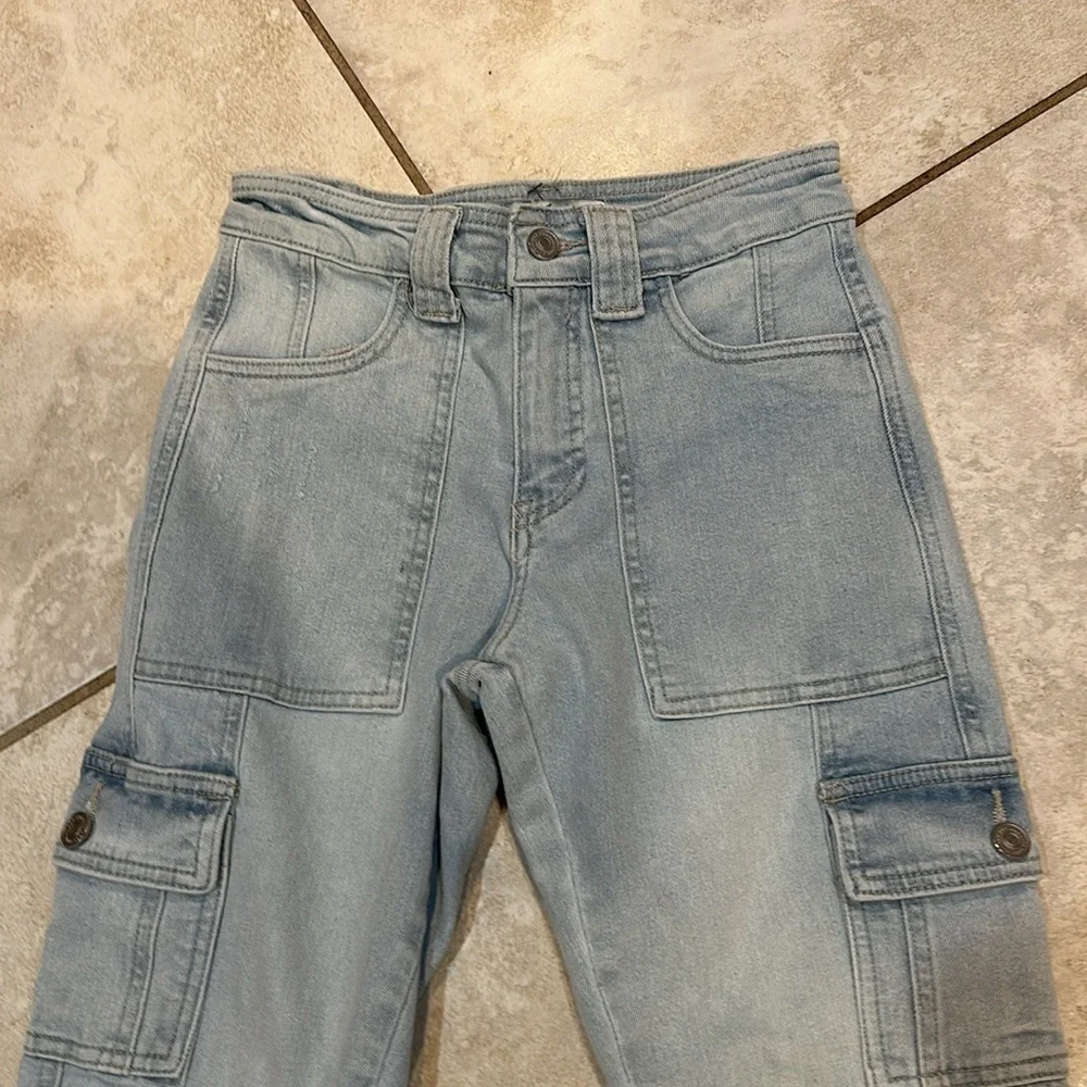 KanCan Light Wash Felicity High Rise Crop Cargo Straight Jeans 0 Frayed Hems - Picture 5 of 9